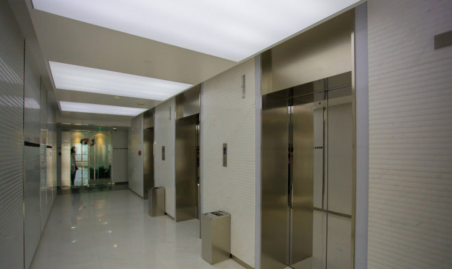 高和蓝峰大厦电梯间